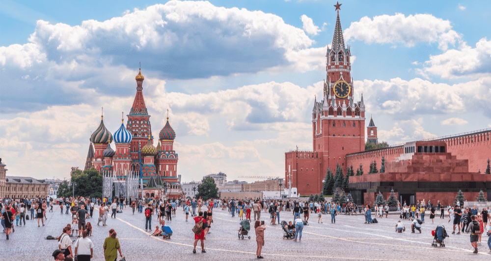 Въезд иностранных туристов в Россию продолжает активный рост