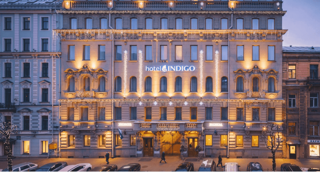 Петербургский отель Indigo удивляет гостей интеллектуальным меню и балует розовыми блинами