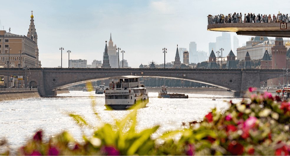 Водные прогулки, гастротеатр, ВДНХ: чем привлекает туристов летняя Москва