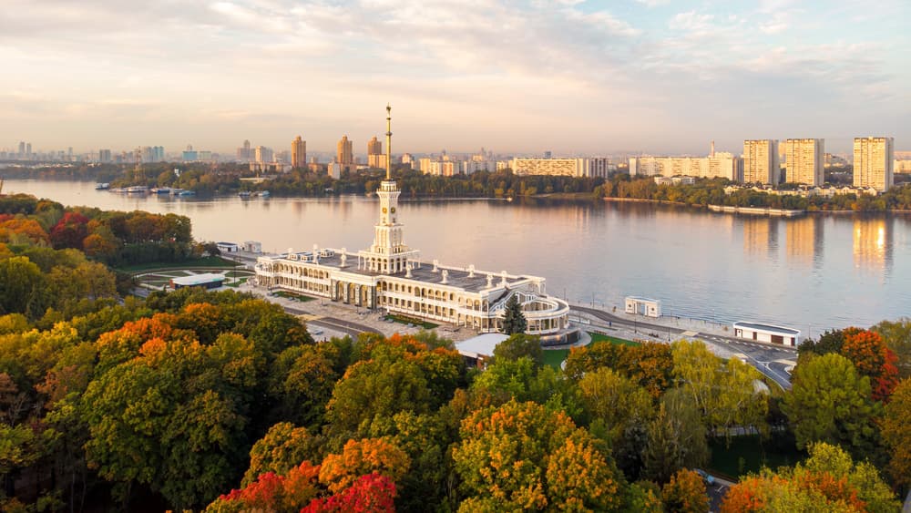Осенняя романтика: «ВодоходЪ» представил вкусные речные круизы на бархатный сезон