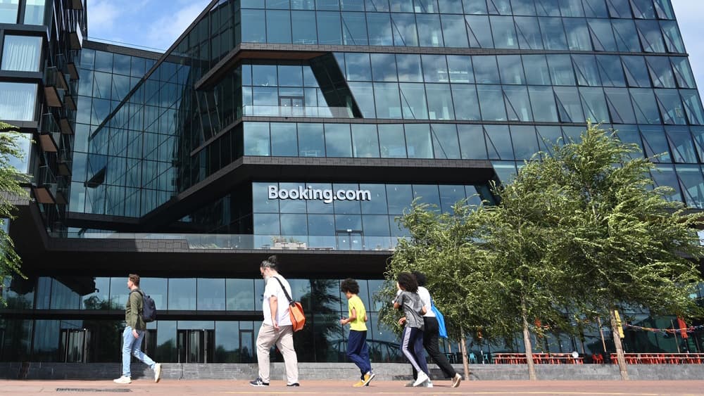 У сервиса Booking проблемы не только в России